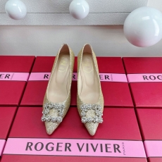 Roger Vivier Flat Shoes